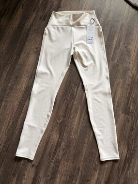 ALO Yoga Ivory Airlift High-Waist Legging.  NWT. Mesh on the sides